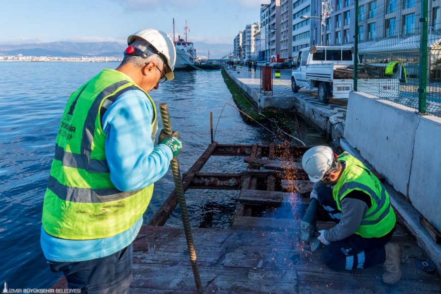 KONAK'TAKİ ÇÜRÜYEN SEYİR TERASARI SÖKÜLÜYOR