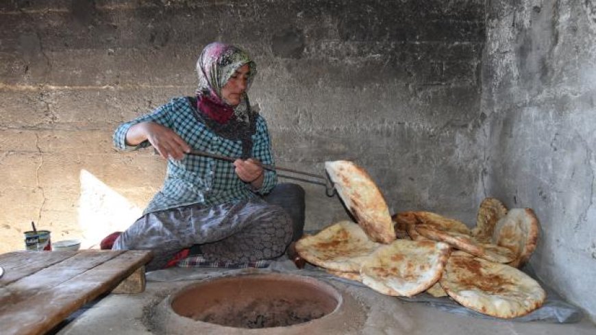 KARSLI KADINLARDAN 1 TIR DOLUSU TANDIR EKMEĞİ