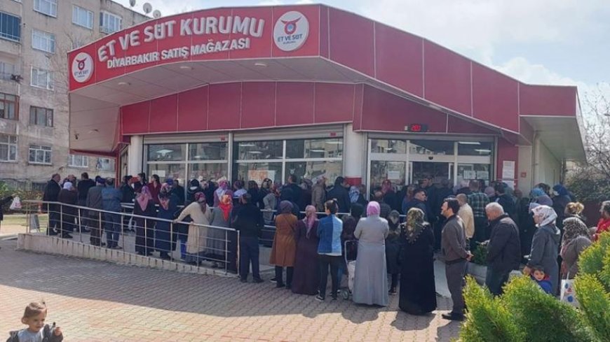 DİYARBAKIR'DA 'UCUZ' ET KUYRUĞU