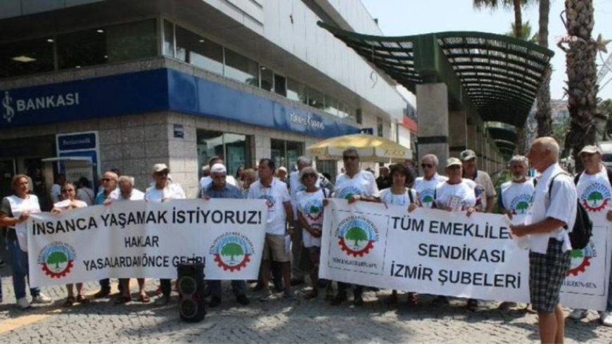 İZMİR'DE EMEKLİLER TÜİK'İN AÇIKLADIĞI ENFLASYON VERİLERİNİ PROTESTO ETTİ