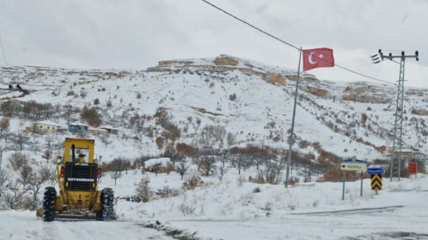 129 köy yolunda karla mücadele sürüyor