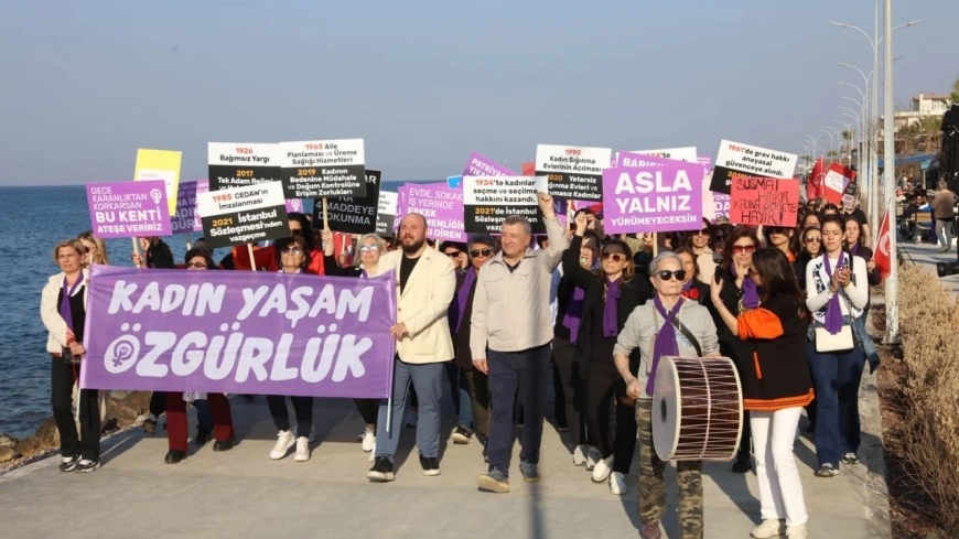 Türkiye'de bir ilk: Kadınlar ters yürüyor!